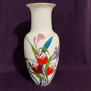 Vintage Toyo Royal Bouquet Vase